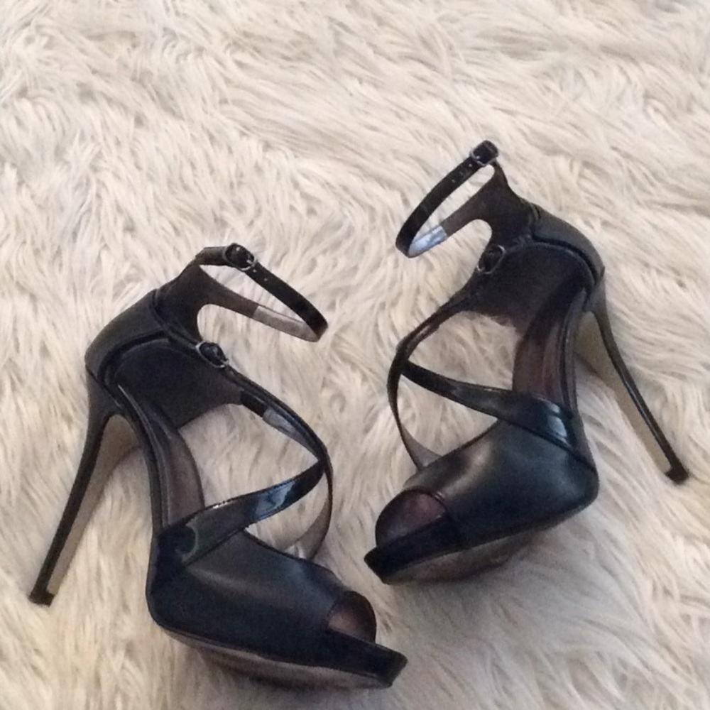 Guess black size 8 heels